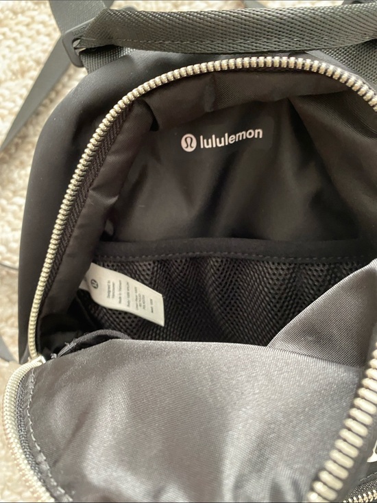 lululemon everywhere duffel bag Lululemon Everywhere Duffel *Heatproof Pocket 27L - Dark Chrome